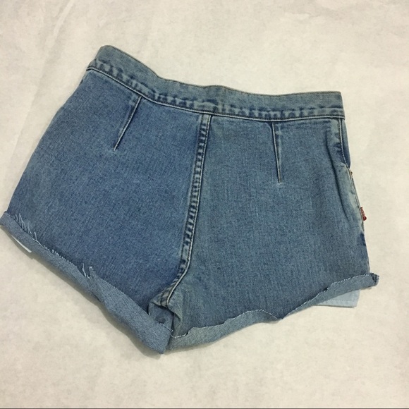 Levi's shorts - Picture 2 of 3